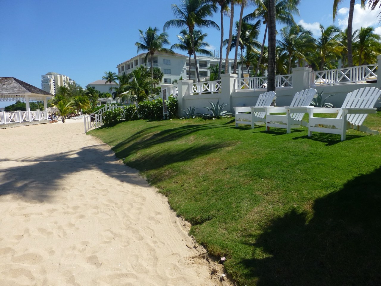 Hyatt Ziva & Zilara Hotel — beachfront grounds