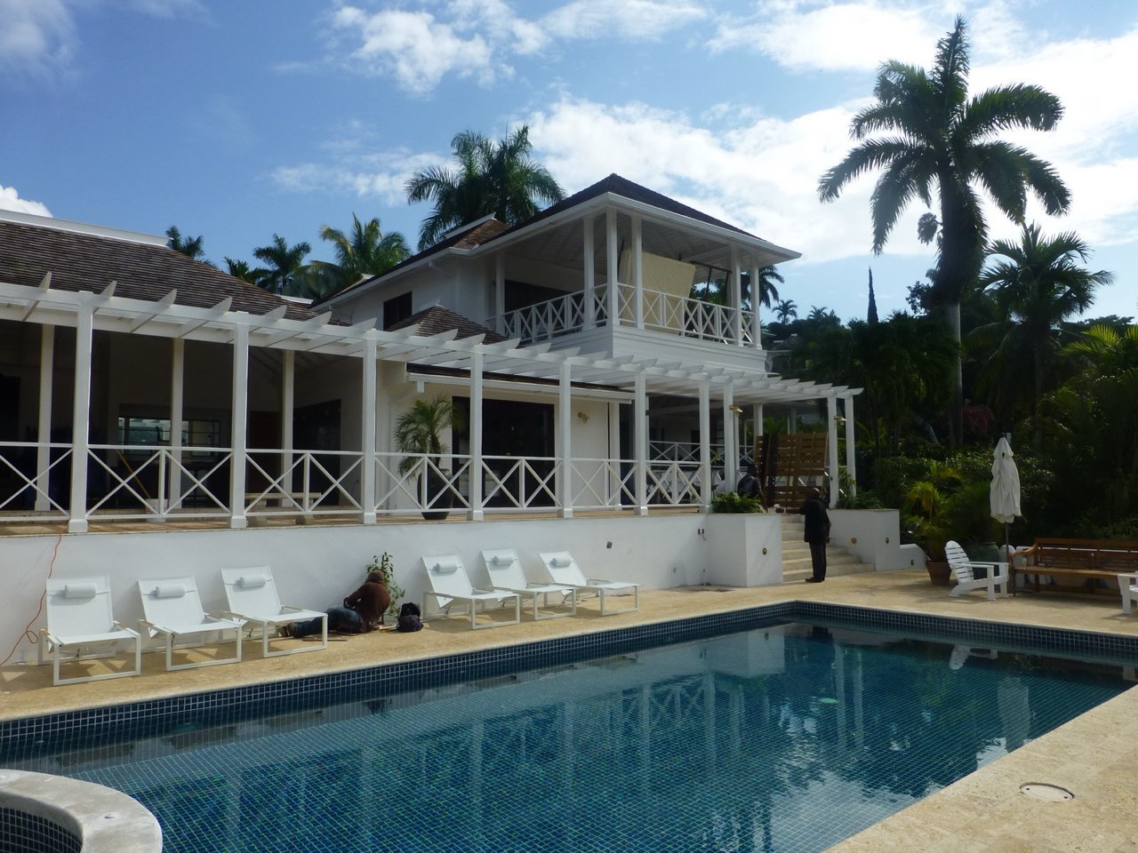 Round Hill Hotel & Villas — villa and pool